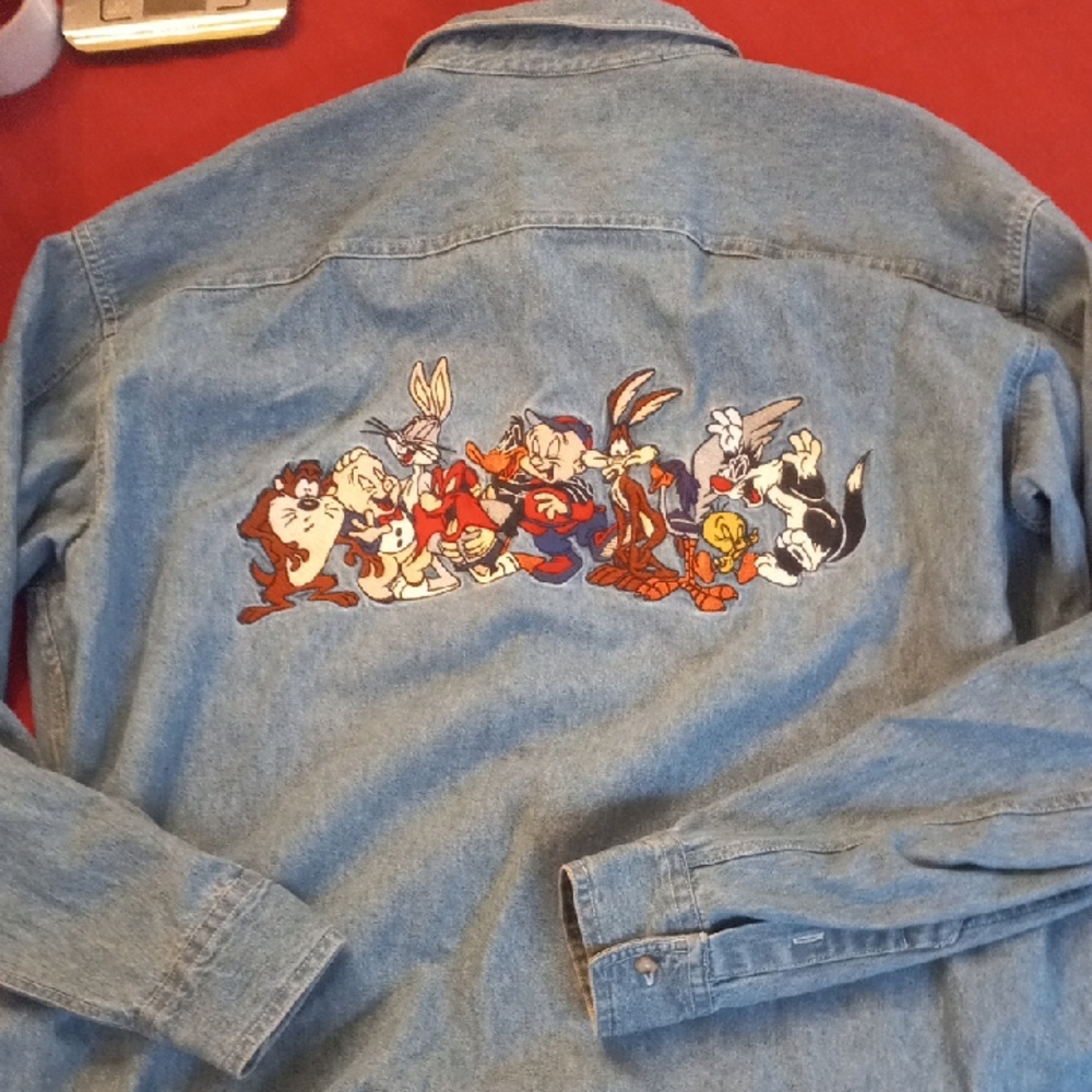 Warner Bros. Looney Tunes Embroided Light Blue Denim Shirt 90s